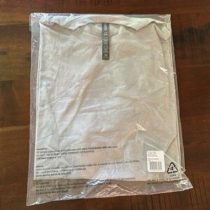 Vuori - Strato Tech Tee - Platinum Heather - Large - NWT